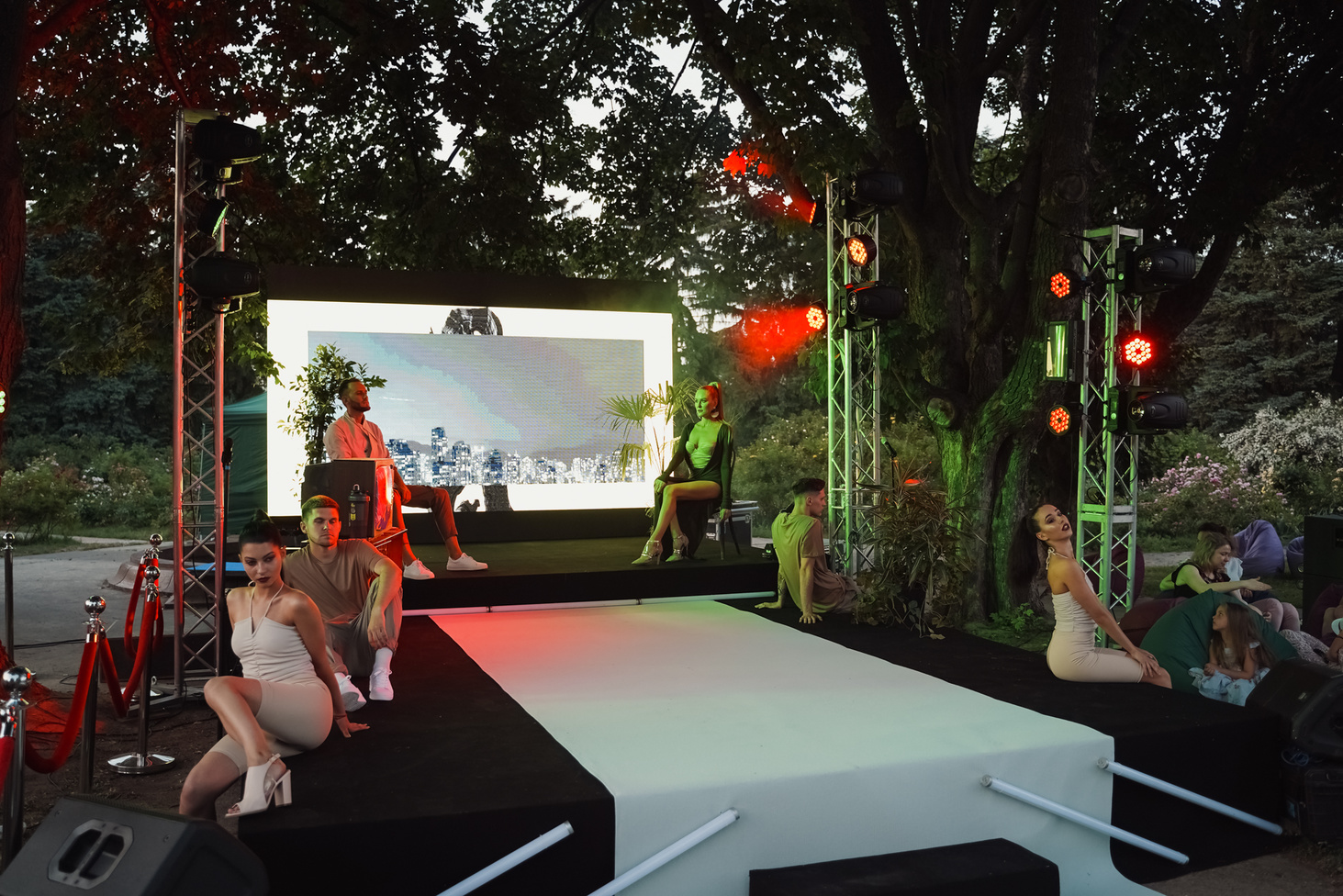 Киевская Точка G: On I Ona впервые создали иммерсивное шоу в ботсаду