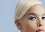 Zoë Kravitz Transforms Into ‘60s Icon Twiggy - Allure