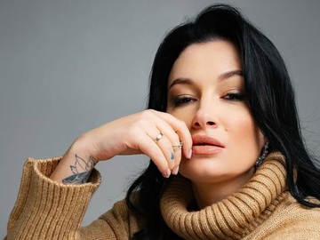 Приходько показала дочку-випускницю на останньому дзвонику в школі