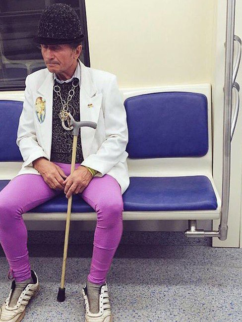 Странные люди в метро