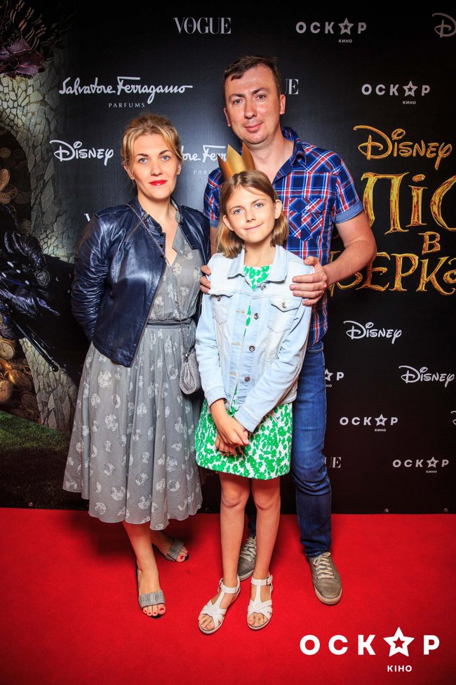 Аліса в Задзеркаллі прем'єра