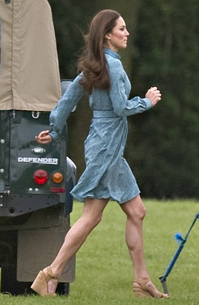 Королева Елизавета запретила Кейт Миддлтон носить туфли на платформе