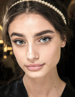 Бьюти-образ моделей с показа Dolce & Gabbana Осень 2015