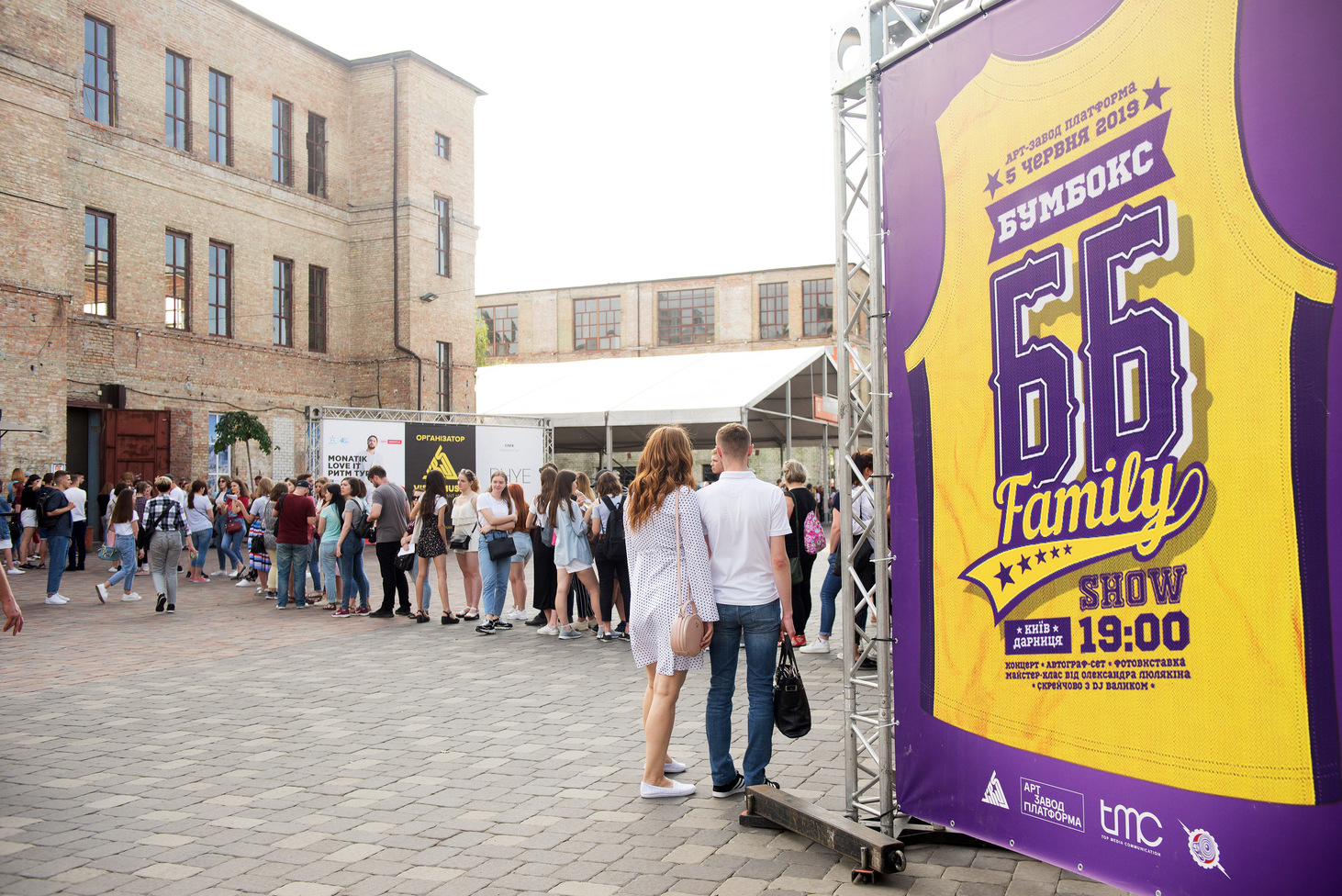 Уникальная выставка, мастер-классы, концерт в новом составе: как прошёл концерт Бумбокс в Киеве