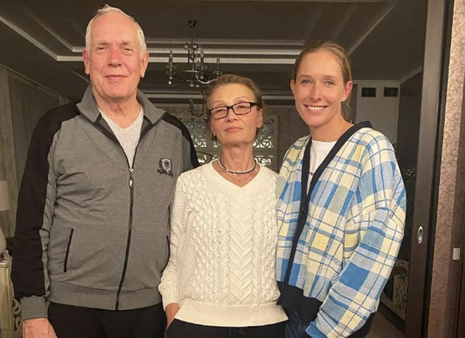 Осадча показала фото із весілля своїх батьків