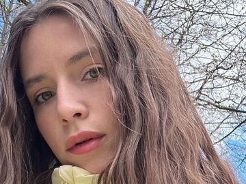 "Сексі-форма": Соловій у мініспідниці дещо нагадала дітям і батькам