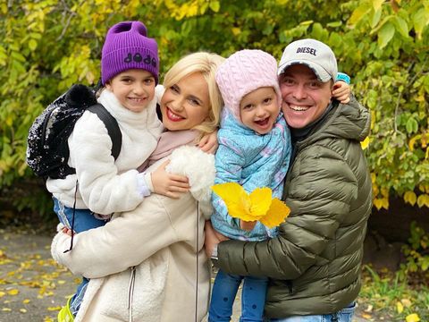 Лилия Ребрик и Андрей Дикий с дочерьми