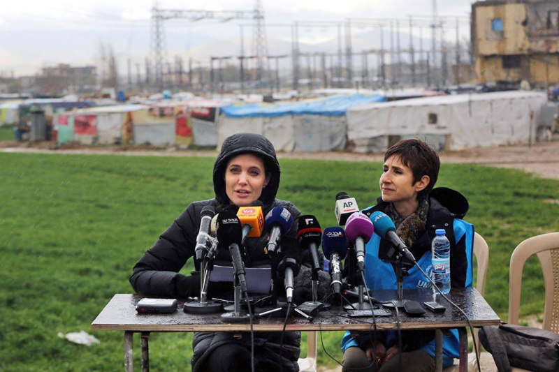 Анджелина Джоли в лагере для беженцев в Ливане