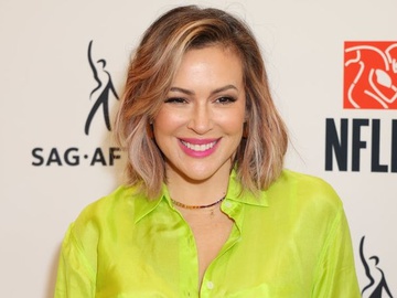 50-річна зірка серіалу «Усі жінки — відьми» Аліса Мілано знялася оголеною у ванні