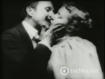 Скрин с фильма The Kiss