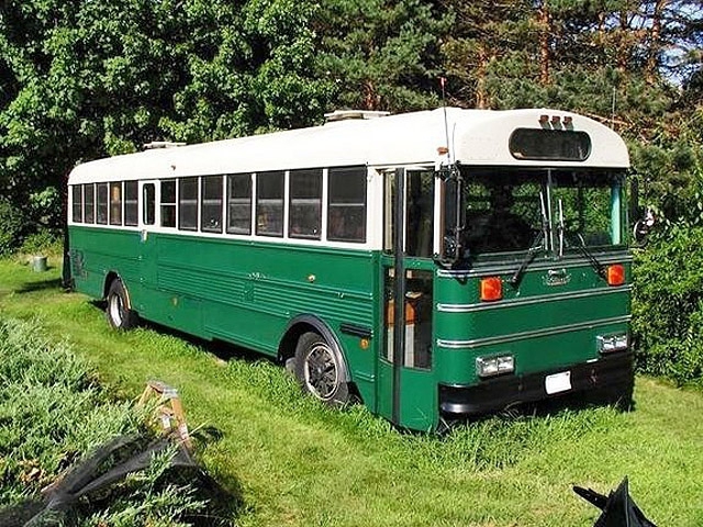 Оригинальные дома на колесах: School bus 