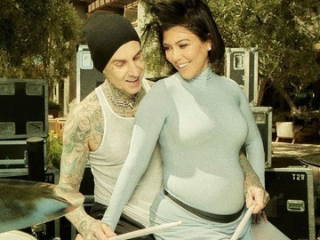 Чоловік Кортні Кардаш'ян до пологів розсекретив ім'я їхнього майбутнього сина