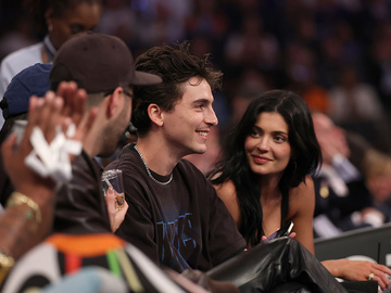 Шаламе та Дженнер на тлі чуток про розрив з'явилися на публіці у парних образах