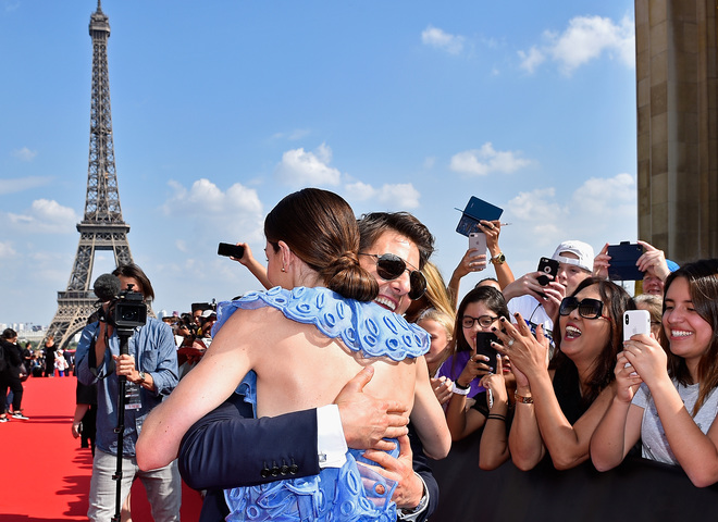 Відома акторка заявила, що цілувалася з Томом Крузом під час медового місяця із чоловіком