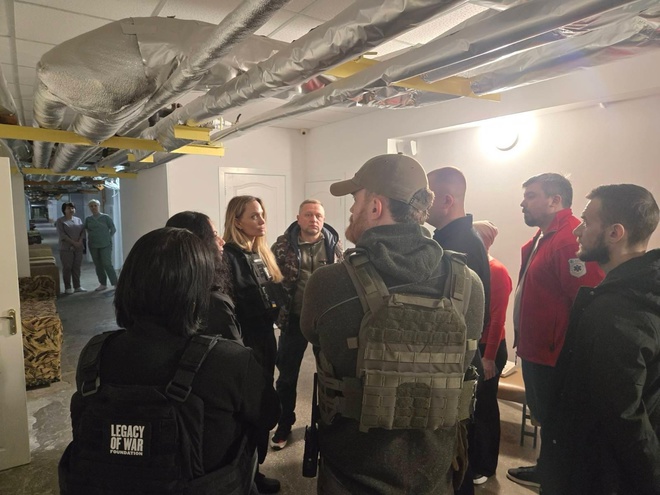 Джолі покинула Україну: прикордонники показали фото з кінозіркою