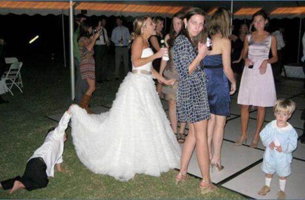 Смешные и странные фото со свадьбы