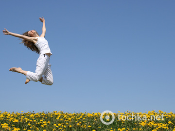 Девушка, здоровье, прыжок, весна, хорошее настроение, оптимизм, белый костюм