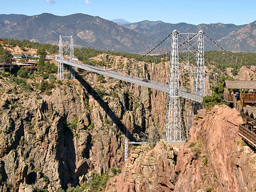 7 найбільш високих банджі-стрибків: Royal Gorge Bridge (США)