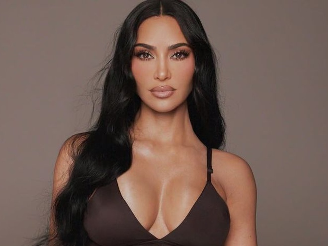 Кім Кардаш'ян показала себе з брекетами у 8 класі