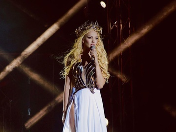 Продюсер Олі Полякової розповів про її госпіталізацію: фото співачки із синцями від крапельниць