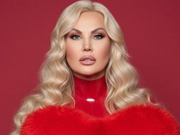 Камалія вперше після розлучення показала таємничого залицяльника