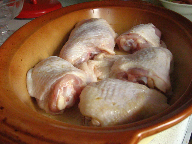 Куриные бедрышки под чесночным соусом