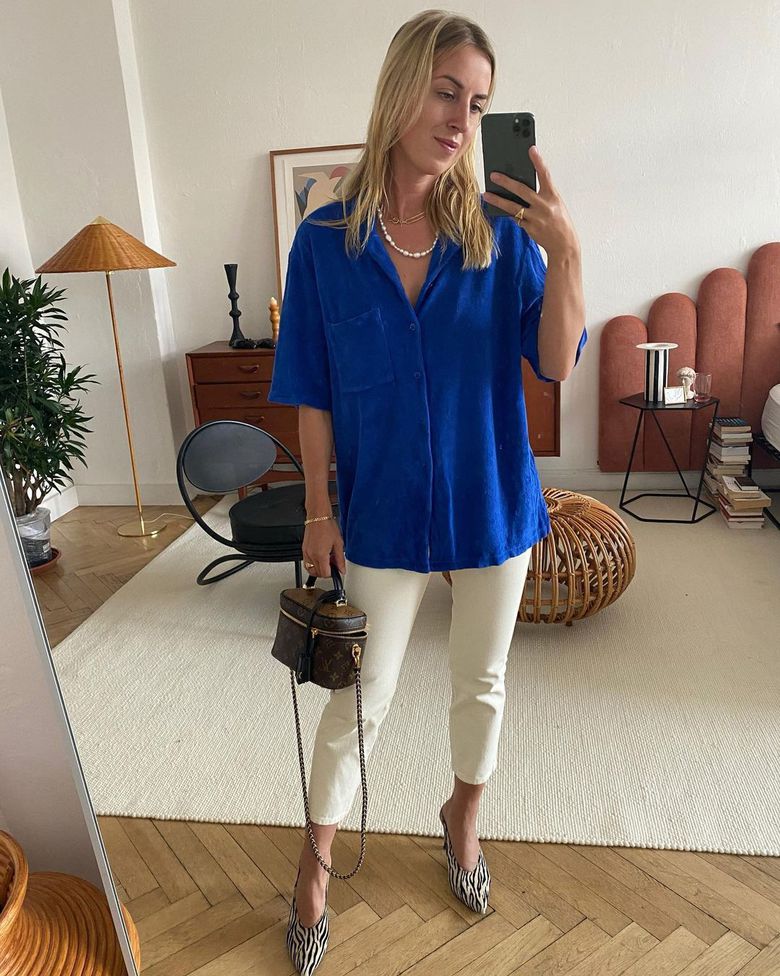 Насичений синій — універсальні кольори в гардеробі 2021