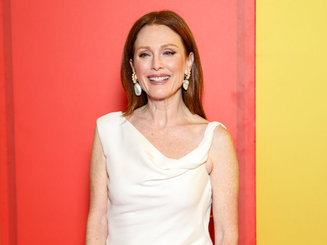 Трамп заборонив вивчати у школах книгу голлівудської акторки Джуліанни Мур