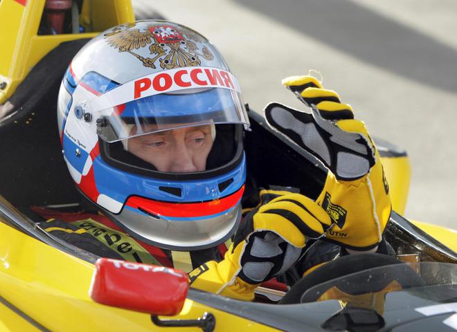 Владимир Путин на болиде "Формулы-1"