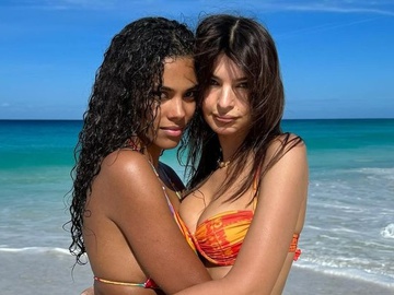 Ратаковські та Кунакі влаштували спільну фотосесію на пляжі