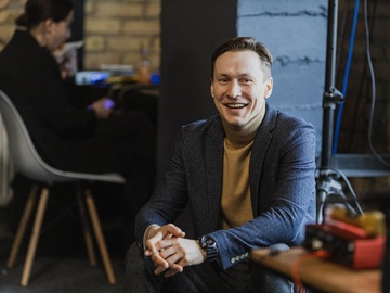 «Квартирі торба»: житло відомого ведучого зруйнував російський дрон