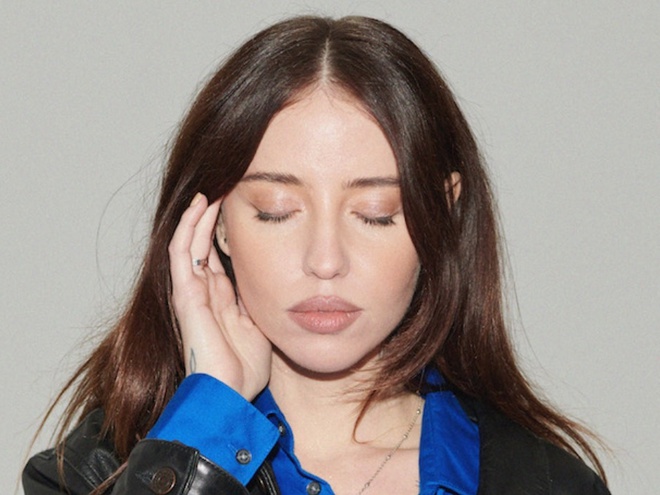 Написав Кацурін: Дорофєєва випустила емоційну пісню "Вотсап"