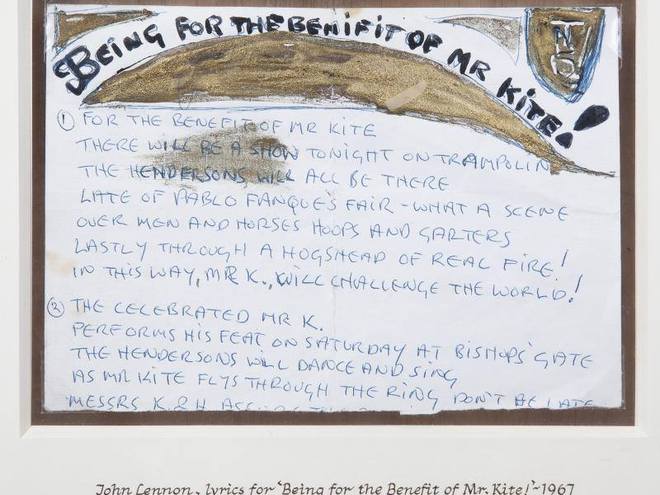 На аукционе проданы рукопись Леннона и костюм Джексона