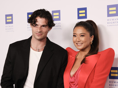 Зірки «Емілі в Парижі» Пак і Форман розійшлися після двох років стосунків