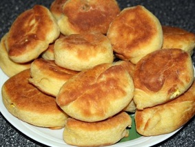 Пирожки с зеленым луком и яйцом