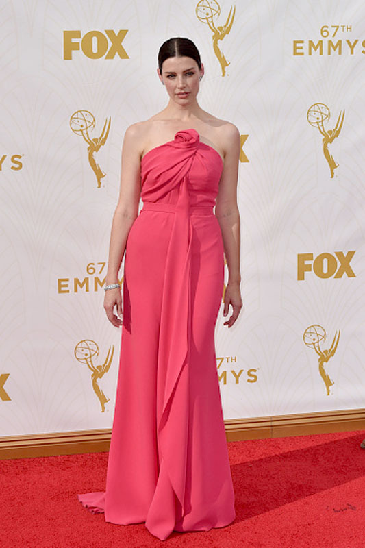 Звезды на красной дорожке Эмми-2015