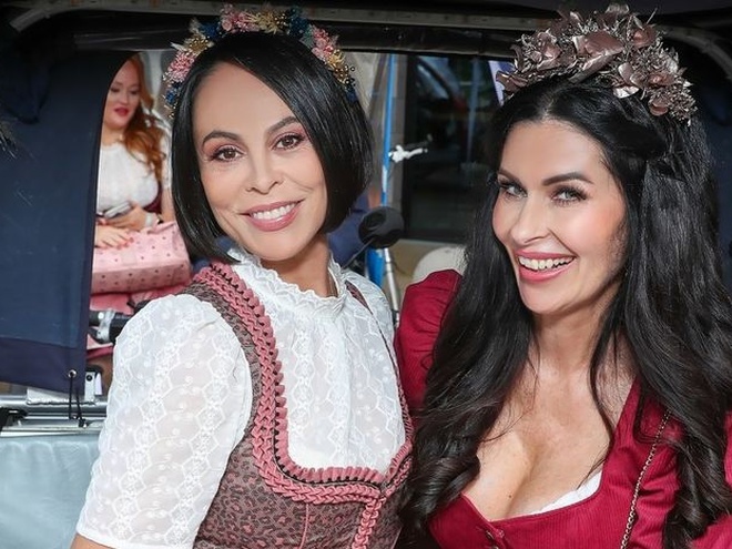 Ексдружина Кличка показала, як із подругою розважається на Октоберфесті-2024