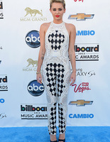 Вбрання зірок на Billboard Awards 2013