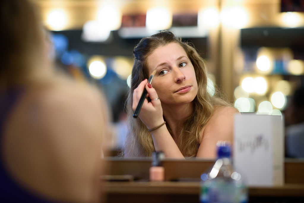 Без макияжа