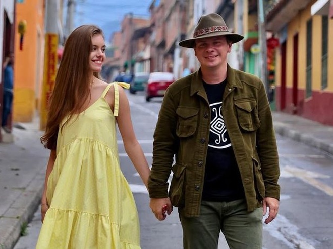 Дружина Комарова похвалилася фотосесією в Парижі на тлі чуток про розлучення