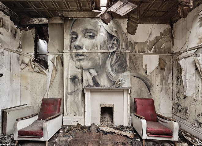 "Пусте": художник малює жіночі портрети на покинутих будівлях