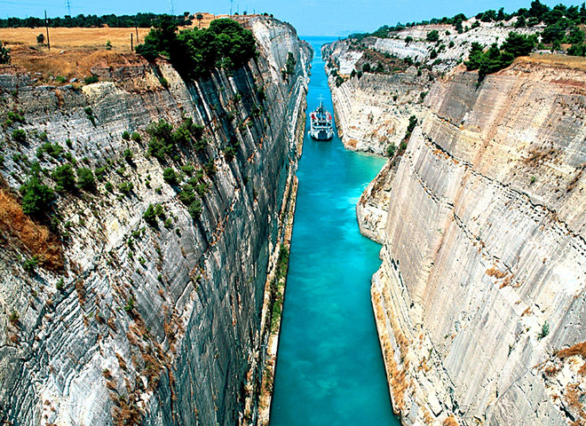 Корінфський канал в Греції 