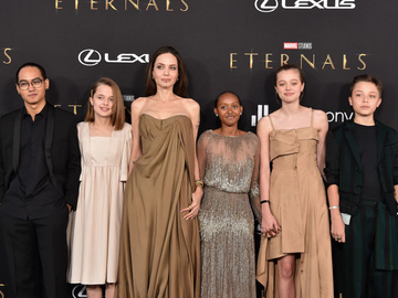 15-річна дочка Анджеліни Джолі отримала посаду особистого помічника зіркової мами