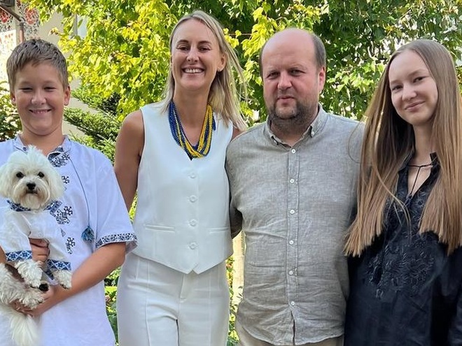 Бронюк дав рідкісний коментар про бізнес дружини та виховання двох дітей