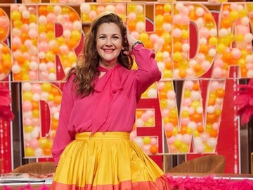 Дрю Беррімор показала, як змінювалася її зовнішність з дитинства та до 48-річчя