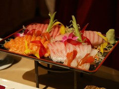 Японский суши-бар приобрел на аукционе тунца за $100 тыс.