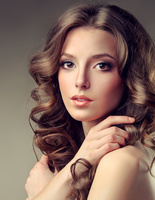 топ-10 романтических причесок на выпускной