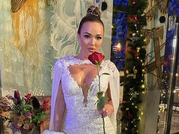 Не для людей зі слабкими нервами: учасниця «Холостяка-12» зняла на відео, як коле собі губи