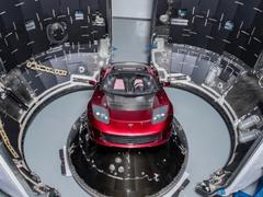 Илон Маск запустил ракету с автомобилем Tesla на Марс