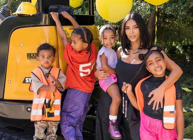 Ким Кардашьян с детьми